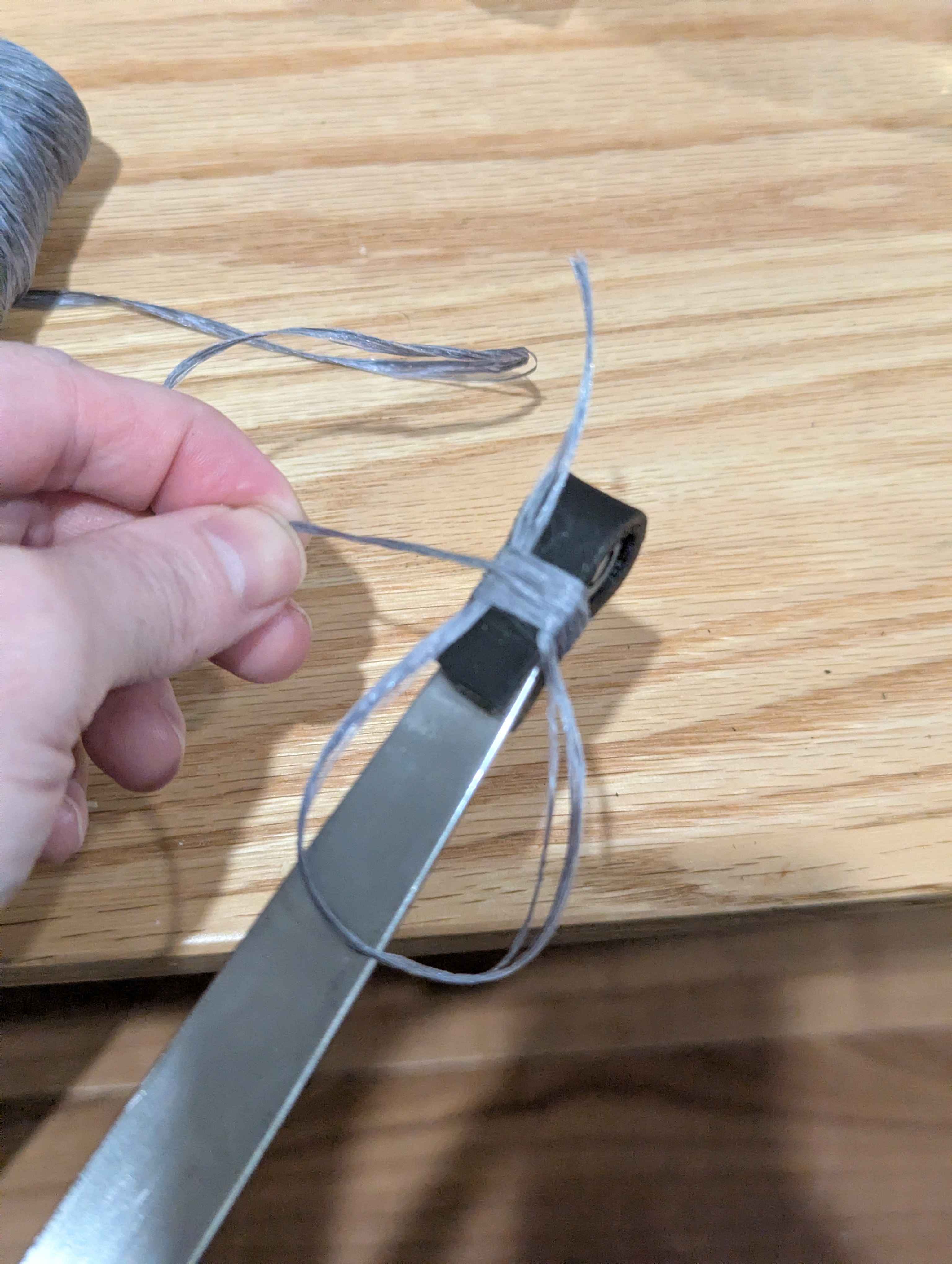 Tightly wrap the sinew around the tip